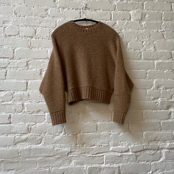 Aritzia Babaton Sweater - Picture 4 of 4